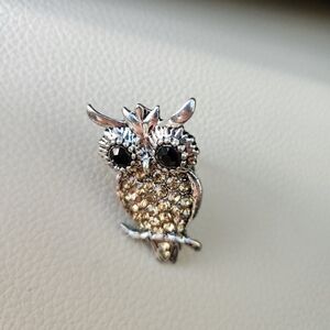 Heavy Enamel Silvertone & Gold Rhinestone Owl Ring
